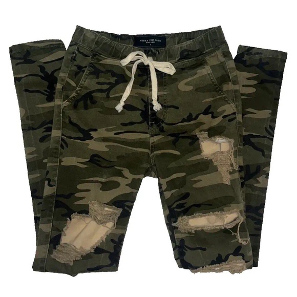 Akira Black Label Chicago distressed classic camo pocketed drawstring joggers - Picture 2 of 12